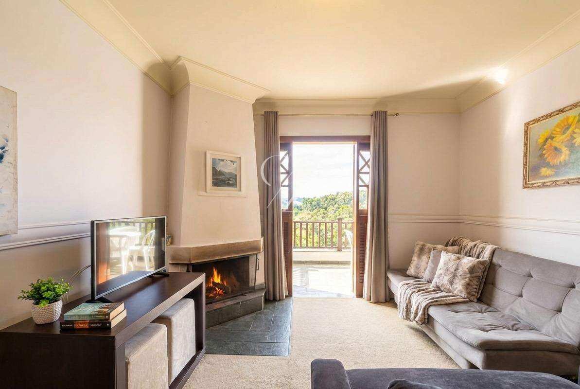 Flat à Venda no Alto do Capivari em Campos do Jordão 58m², Sacada com Vista para Mata